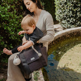 Set cadou Suavinex pentru nou-născuți. Set cu 4 piese, inclusiv: suzetă Physiological SX Pro pentru bebeluși 0-6 luni + suport pentru suzetă + husă pentru suzetă Duo + inel de dentiție din silicon. Wonderland, bej