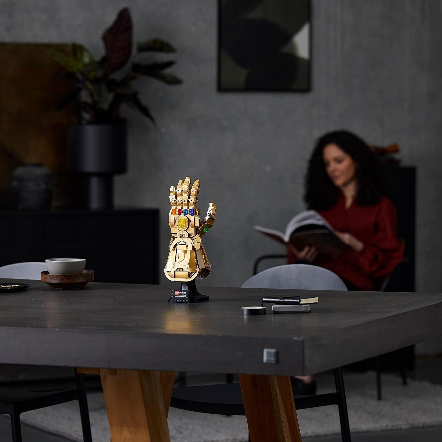 LEGO 76191 Marvel Super Heroes Infinity Glove, Set Avengers pentru adulți cu modelul mănușii lui Thanos de construit, articol pentru fani, cadou pentru bărbați, femei, ea și el Seturi de constructie Besuche den LEGO-Store