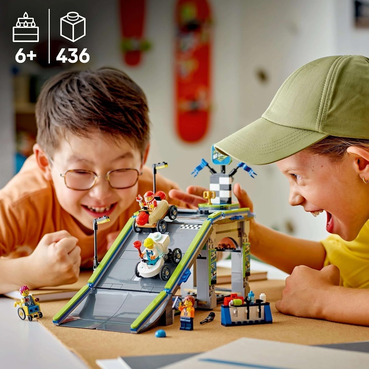 LEGO City No Limits: Soapbox Race With Ramp - Jucărie de construit pentru băieți și fete de la 6 ani - Set cu 2 cutii de săpun și 4 minifigurine Racer - Idee de cadou pentru copii 60460 Seturi de constructie Besuche den LEGO-Store