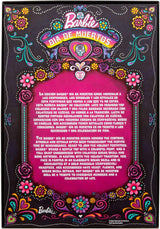 Păpușa Barbie Signature, figurină de colecție Día De Muertos 2024 cu rochie neagră și top albastru cu volane, imprimeu brodat și accesorii colorate, HRM72