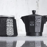Cafetieră italiană Cecotec Cumbia Mokclassic 600 Neagră, 300 ml, fabricată din aluminiu cu o capacitate de 6 cești de cafea, potrivită pentru toate tipurile de plite și ușor de curățat.