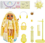 Rainbow High Winter Wonderland - Sunny (Galben) - Păpușă la modă de 28 cm, cu zăpadă magică ascunsă care se umflă cu apă, cu set de om de zăpadă, potrivită pentru copii 4-12 ani și colecționari