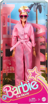 BARBIE THE MOVIE Margot Robbie - Puppe mit Kaugummi-Rosa Jumpsuit, Messy Updo, Sonnenbrille, Kopftuch, Wedge-Sneakers, Sammlerverpackung, für Kinder ab 3 Jahren, HRF29