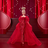 Păpușa Barbie Signature, figurină de colecție Mattel aniversară de 80 de ani, într-o rochie strălucitoare din tul roșu, cu cercei în formă de lacrimă și mănuși delicate, păr blond, JBJ17