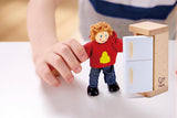 Set familial de păpuși Hape Doll Family premiat, accesorii unice pentru case de păpuși din lemn, joc imaginativ, 6 membri ai familiei de păpuși, pentru copii cu vârsta de 3 ani și peste