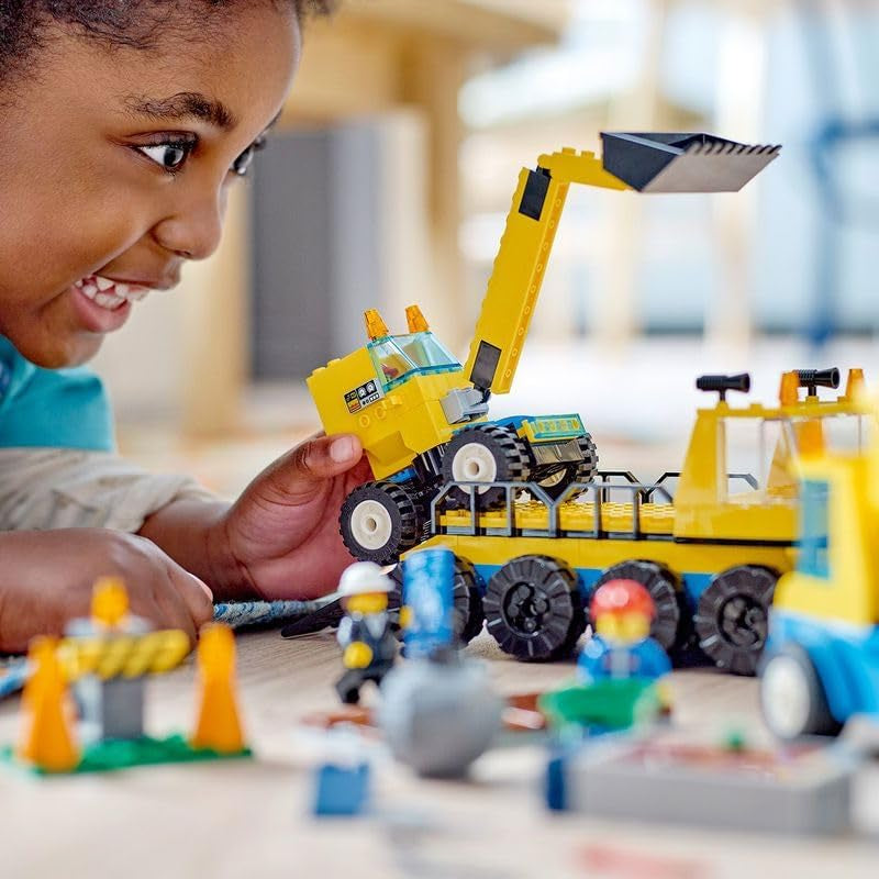 LEGO 60391 Vehicule de construcții urbane și macara cu minge de distrugere, jucărie cu excavator, autobasculantă și vehicule de transport, jucărie educativă pentru copii de 4 ani și peste Seturi de constructie Besuche den LEGO-Store