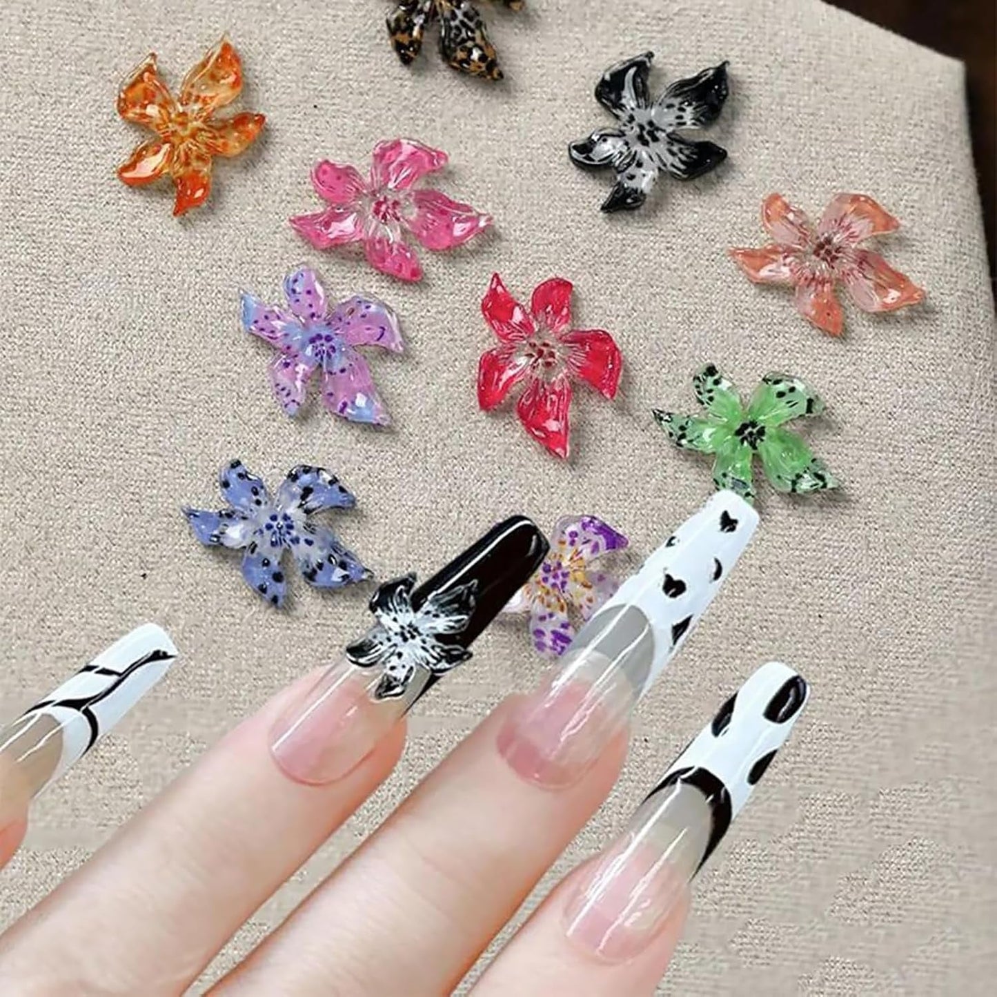 50 de bucăți de pandantive pentru unghii cu flori 3D, artă pentru unghii cu gel 3D, pandantive pentru unghii, bijuterii colorate de vară, accesorii pentru unghii DIY, cristale flori de hibiscus în relief, artă pentru unghii cu gradient pentru femei