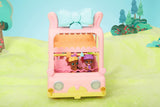 BABY born 904763 Autobuz Surpriză Bebeluși - autobuz de jucărie roz pentru păpuși mini mici, cu 2 păpuși exclusive, cărucior triplu, balansoar, carusel, tobogan și leagăn triplu.