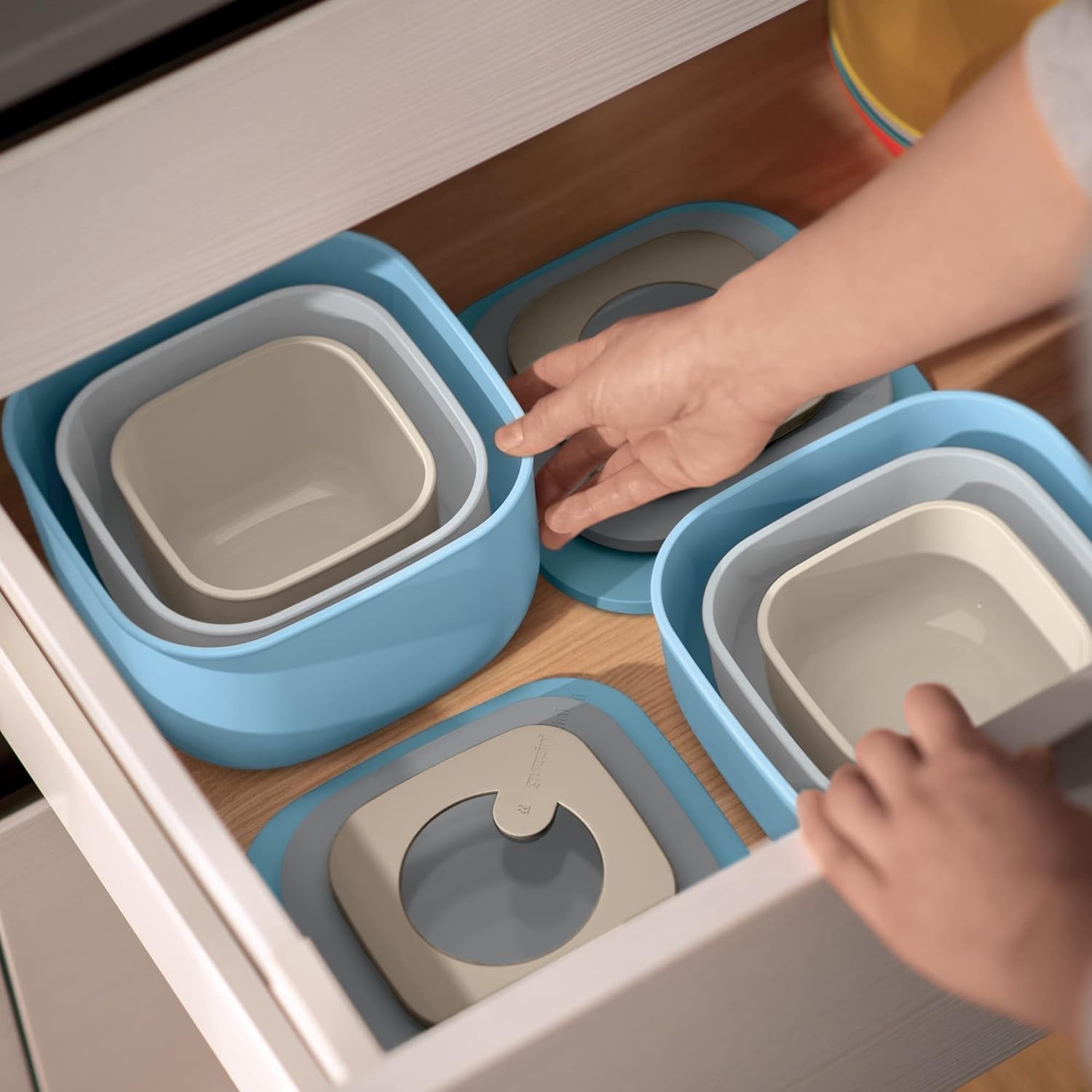 Guzzini - Kitchen Active Design, STORE&MORE Set de 3 cutii etanșe pentru frigider/congelator/microunde, înalte - 19,5 x 19,5 x h12,3 cm | 750/1550/2800 cc- 17070852 Cutii depozitare alimente Naty Shop