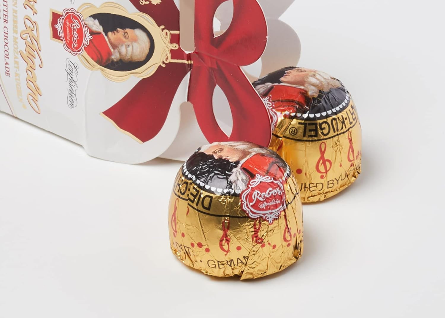 Reber, Duet Mozart-Kugeln, pachet de 2, bile Mozart din ciocolată neagră umplute cu fistic și marțipan, migdale și nuga cu alune, 40g (2 bile Mozart)