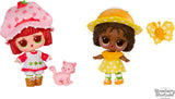LOL Surprise! Loves Strawberry Shortcake Tots – Păpuși parfumate de colecție cu 7 surprize, animal de companie, modă, pantofi, pălărie, set de joacă cu căsuță convertibilă în formă de căpșuni, vârste 4+