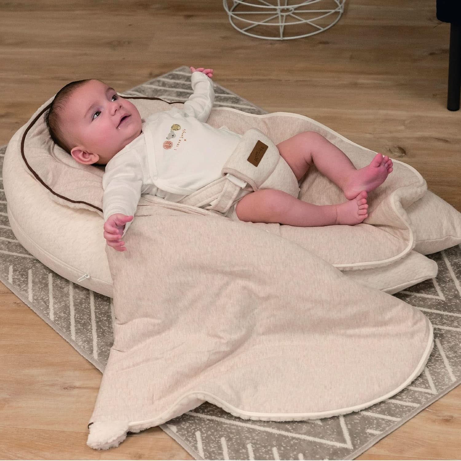 Pernă de alăptare multifuncțională, 4 în 1, Soft Nova, bej, pernă unică: 202 cm, fotoliu, 40 X 75 X 22 cm Accesorii Hrana si Alaptare Bebe Naty Shop