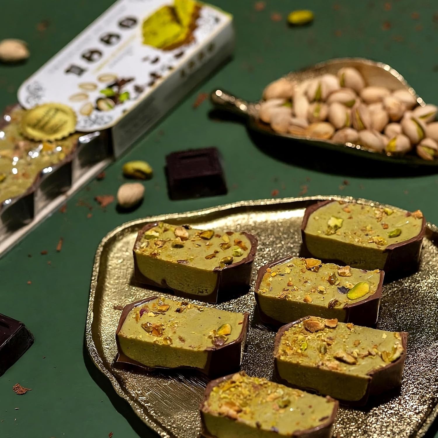 Turrón cu fistic din ciocolată artizanală, 200g, textură cremoasă, calitate superioară, ingrediente fine, gust autentic, cel mai scump turrón din lume