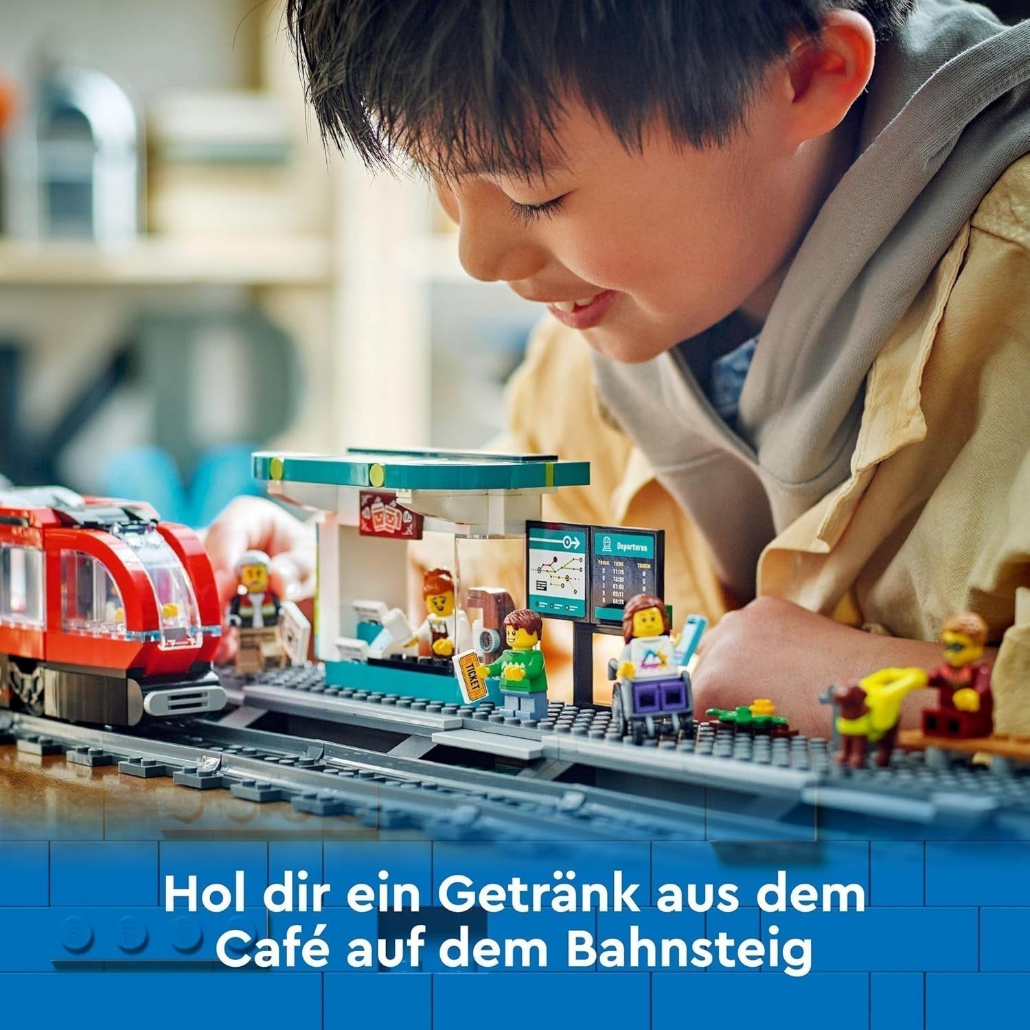 Tramvai LEGO City cu stație, idee de cadou pentru fanii jucăriilor cu vehicule de la 7 ani, cu 6 minifigurine și un câine ghid pentru jocuri de rol, jucărie de construcție 60423 Seturi de constructie Besuche den LEGO-Store