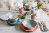 MÄSER 931875 Bel Tempo II, Set de veselă pentru 6 persoane cu aspect vintage modern, Serviciu de masă cu 18 piese, Veselă ceramică pictată manual, Gresie, Albastru fumuriu