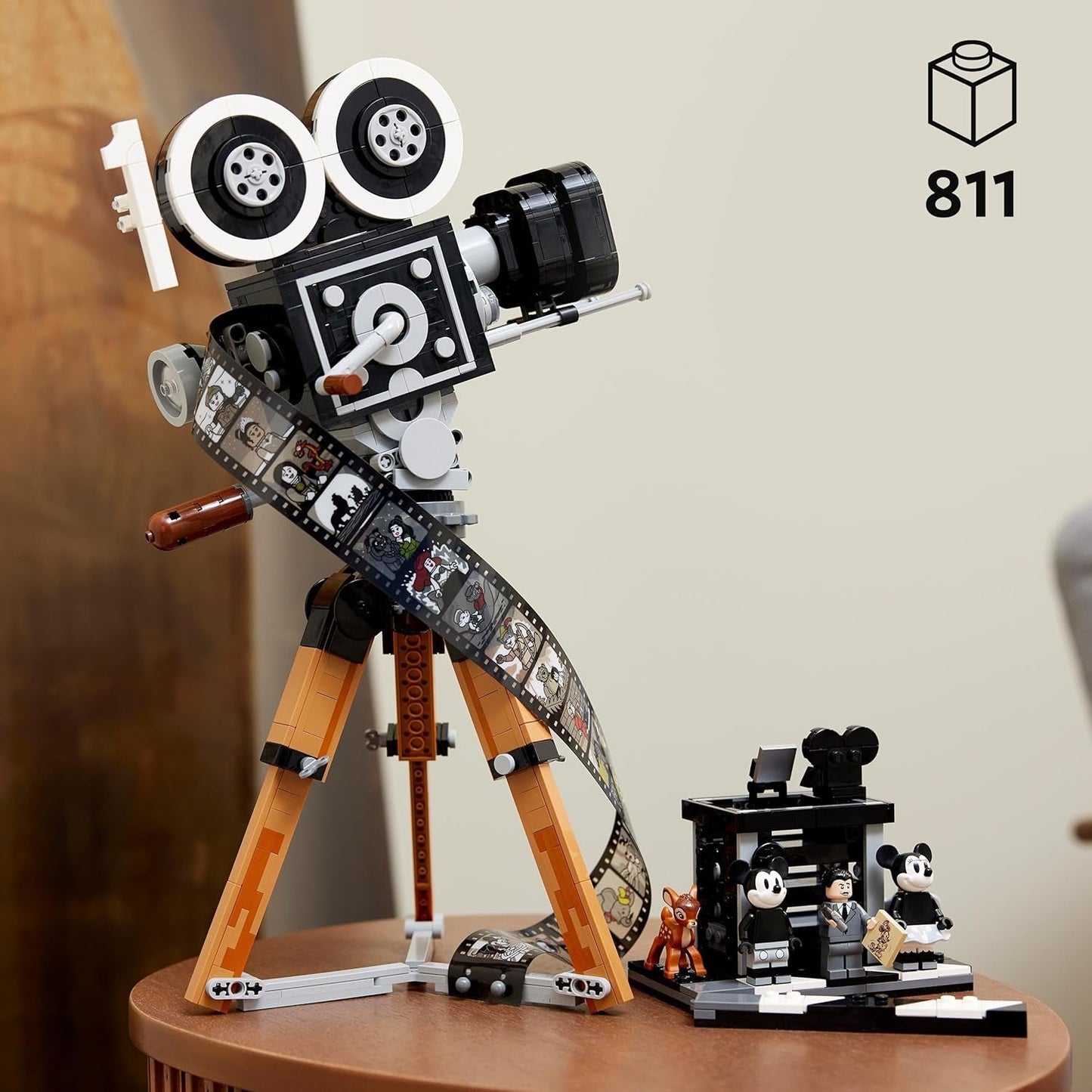 LEGO | Disney Camera - Tribute to Walt Disney, Set pentru adulți cu mini figurine Mickey și Minnie Mouse, figurine Bambi și Dumbo, Cadou pentru femei, bărbați și fani, Expoziție 43230 Seturi de constructie Besuche den LEGO-Store