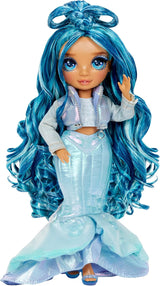 Rainbow High Winter Wonderland - Skyler (albastru) - păpușă de modă de 28 cm, cu zăpadă magică ascunsă care se acumulează cu apă, cu set de om de zăpadă, potrivită pentru copii de la 4-12 ani și colecționari Papusi Naty Shop