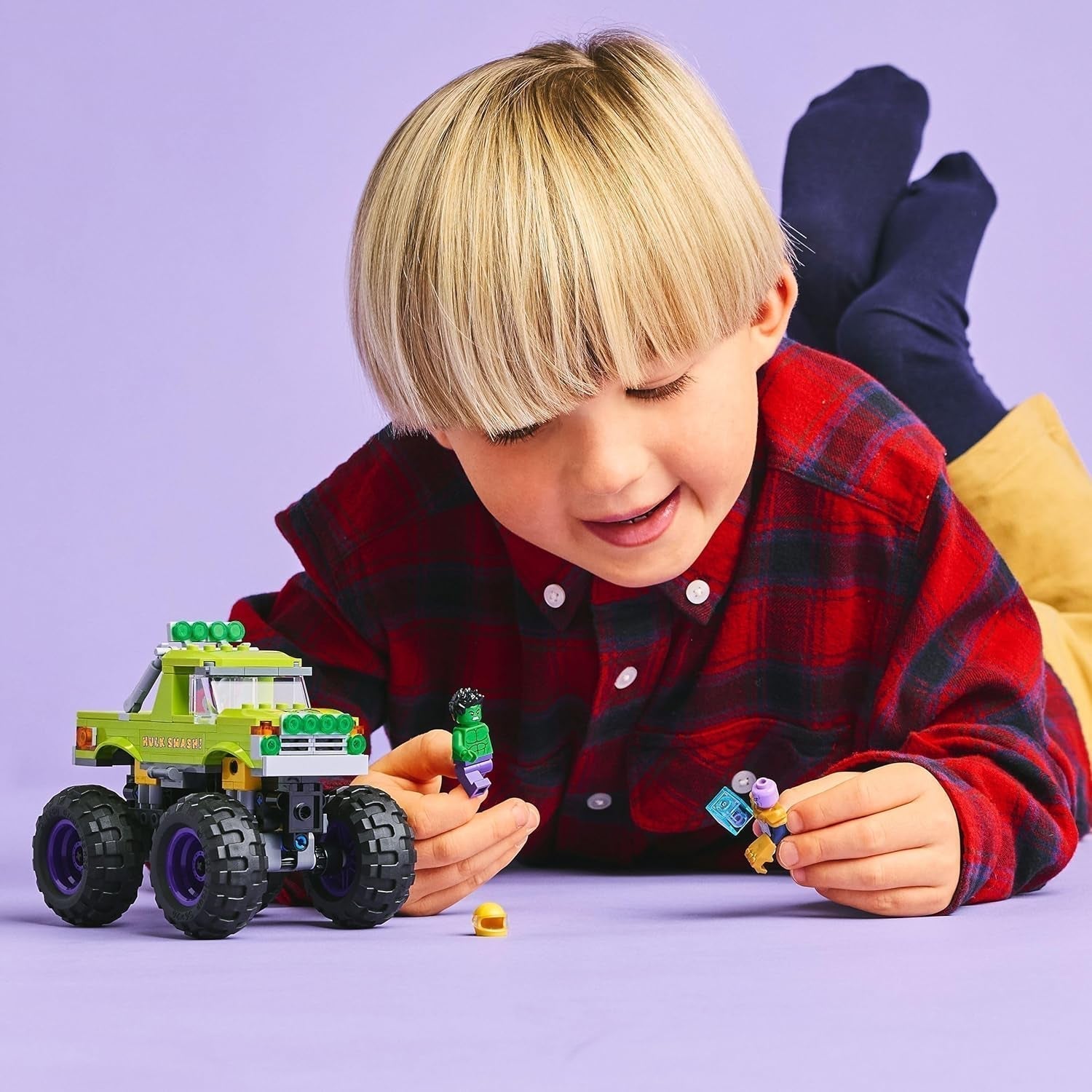 LEGO Ç€ Marvel Hulk Truck Vs. Thanos - Jucărie de construit supereroi - Vehicul Avengers și minifigurine - Camion monstru pentru mega distracție - Cadou pentru băieți și fete de la 7 ani - 76312 Seturi de constructie Besuche den LEGO-Store