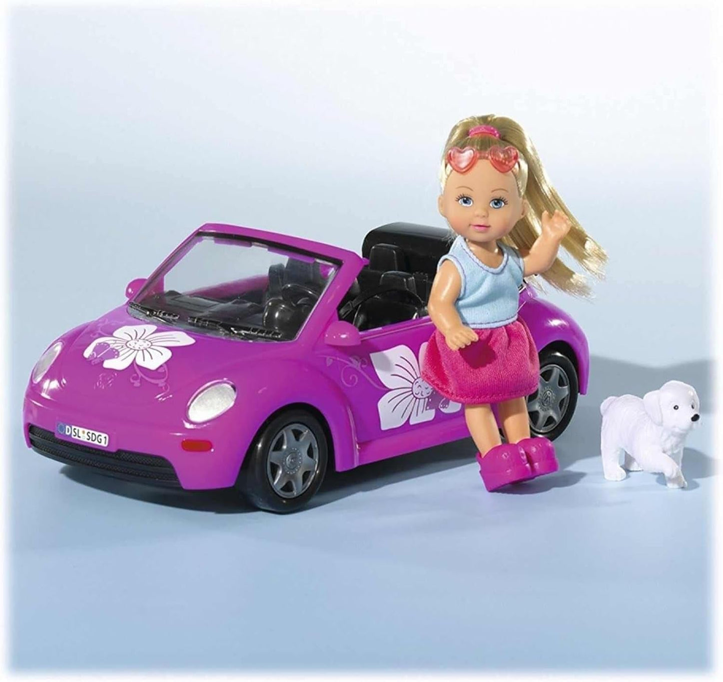Simba 105731539 - Evi Love Beetle-ul lui Evi, Evi cu mașină, mașină: 22 cm, cu câine, păpușă de modă, 12 cm, pentru copii cu vârsta de la 3 ani în sus