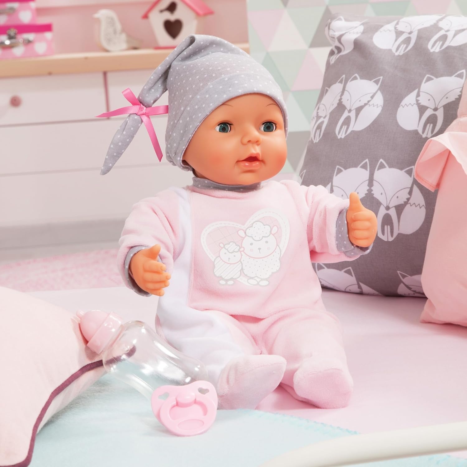 Bayer Design 93829AA Păpușa interactivă My Piccolina cu funcție, Păpușă vorbitoare, Mișcă gura, 38 cm, Suzetă, Biberon, Roz, Gri