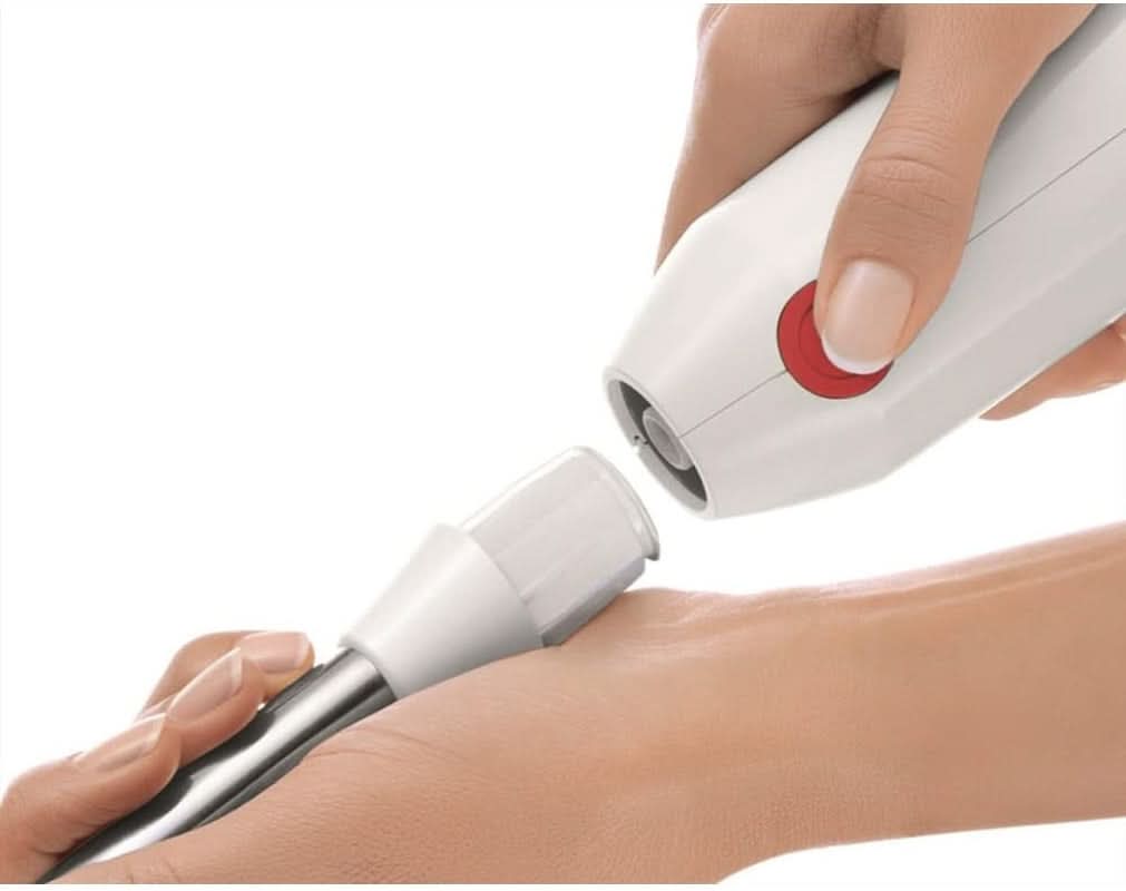 Hausgeräte MSM64110 Ergonomischer Stabmixer Mit Edelstahl-Mixfuß Quattroblade (450 W) Rot, Weiß Bucatarie Naty Shop