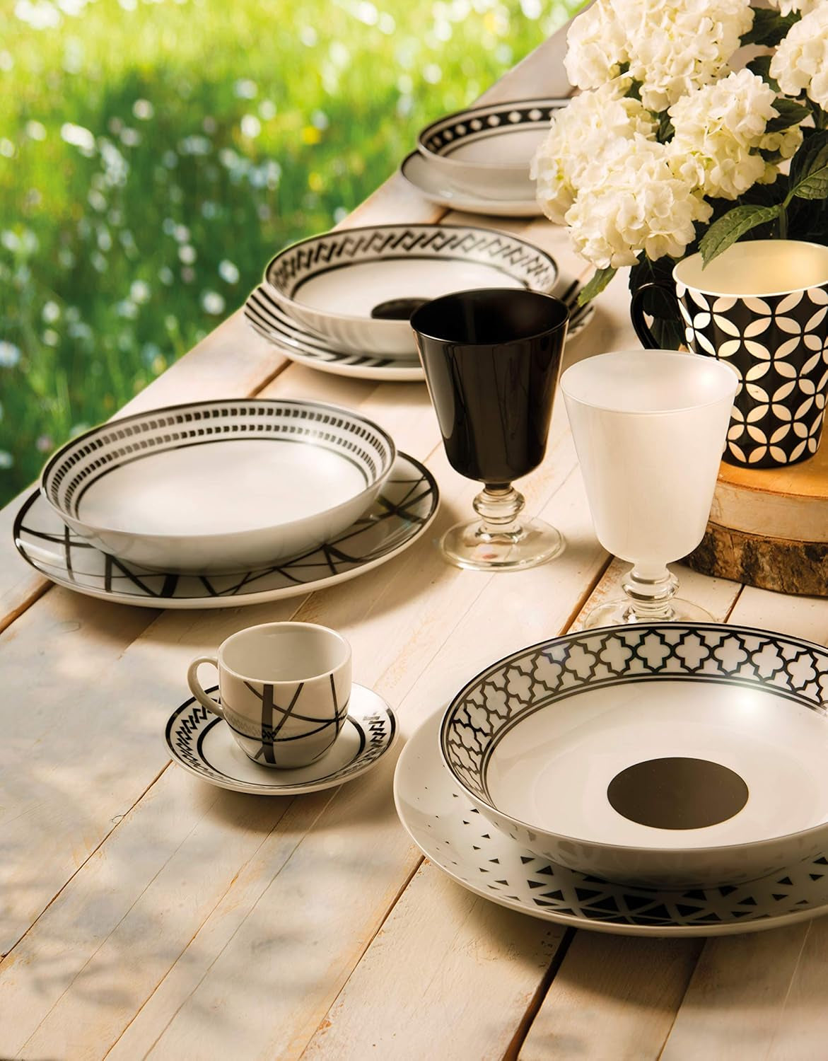 Set de veselă Excelsa Emily, porțelan, alb/negru, 18 piese