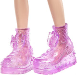 Mattel Hello Kitty GWW98 - Sanrio Badtz-Maru Figur und Jazzlyn Puppe (ca. 25,4 cm) mit Kleidung und Accessoires, langem lila Haar und trendigem Outfit, tolles Geschenk für Kinder ab 3 Jahren