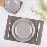 Set de veselă din gresie Amazon Basics, 18 piese, gri fumuriu, 6 porții