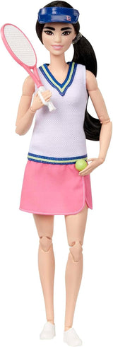 Barbie Made to Move - Jucătoare de tenis cu rachetă și minge - Păpușă cu 22 de articulații pentru o distracție realistă în timpul jocului, pentru fanii tenisului și copiii cu vârsta de 3 ani și peste, HKT73 Papusi Naty Shop Modern