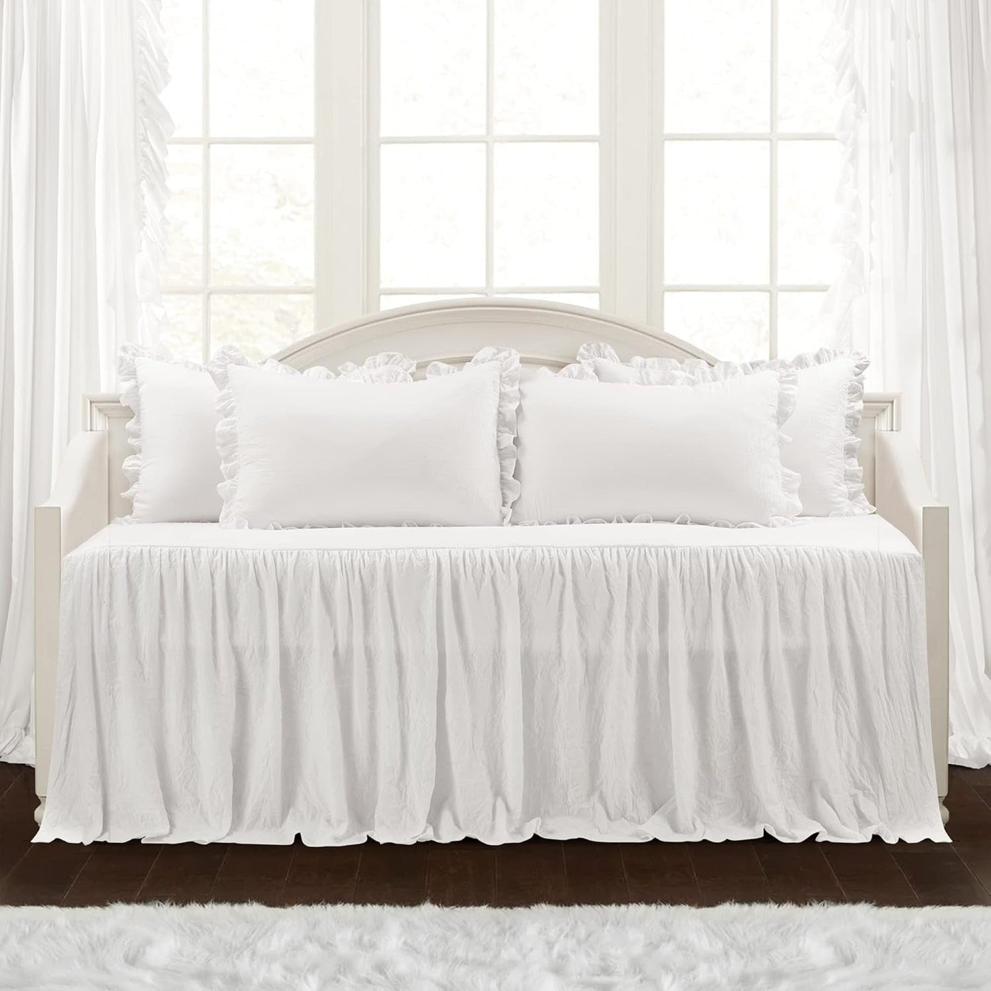 Set de cuvertură de pat Lush Decor cu fustă Ruffle, 3 piese, set de lenjerie de pat Farmhouse de lux, elegant, fermecător detaliu Ruffle, stil atemporal și design clasic, moale și ușor, dimensiune King, Paturi si Cuverturi Lush Decor Alb (pat de zi twin)