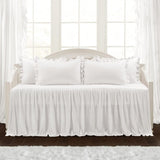 Set de cuvertură de pat Lush Decor cu fustă Ruffle, 3 piese, set de lenjerie de pat Farmhouse de lux, elegant, fermecător detaliu Ruffle, stil atemporal și design clasic, moale și ușor, dimensiune King, Paturi si Cuverturi Lush Decor Alb (pat de zi twin)