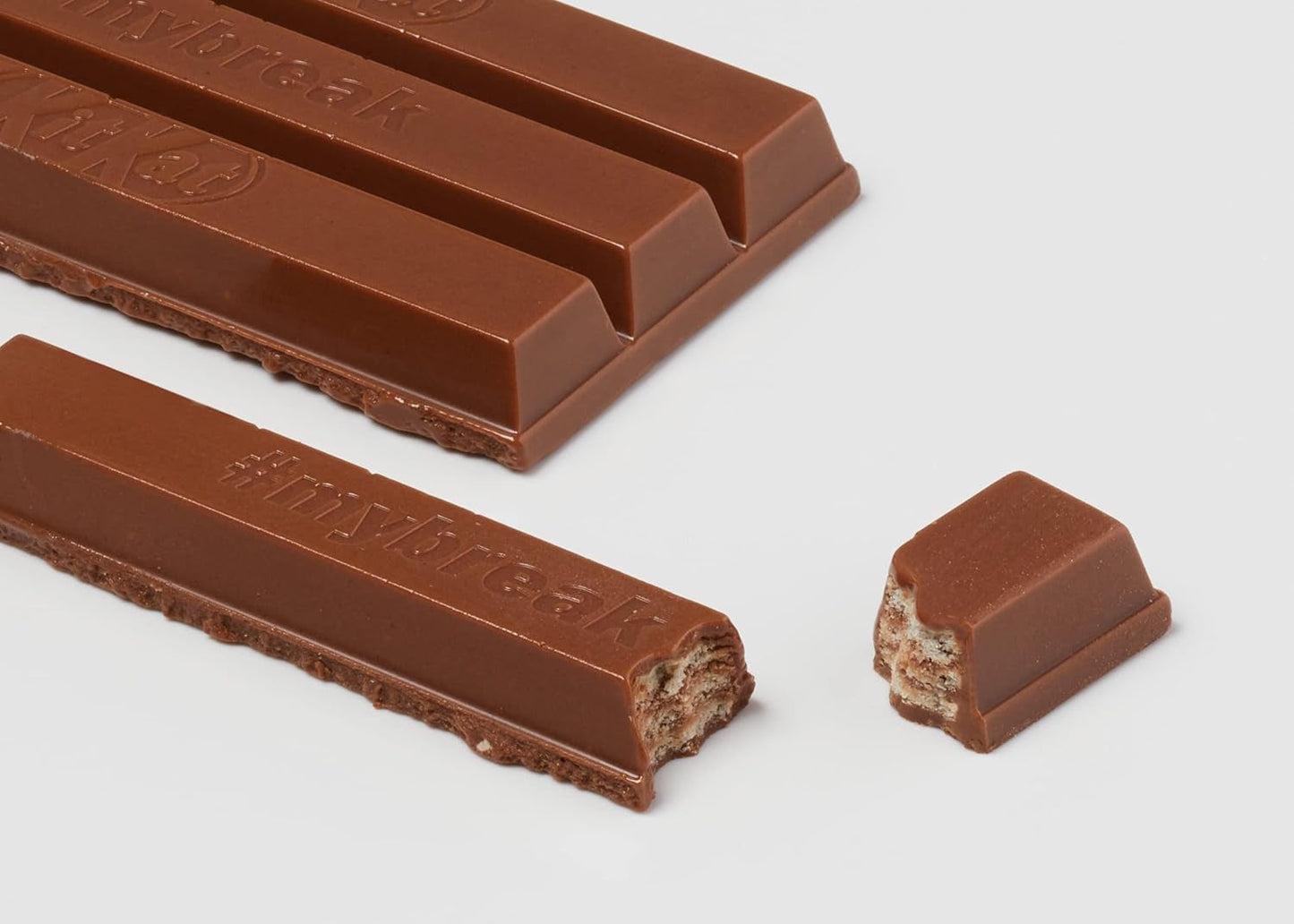 Batoane Nestlé Classic Chocolate, Batoane crocante cu ciocolată cu lapte și napolitană crocantă, pachet de 48 (24 x 41,5 g)