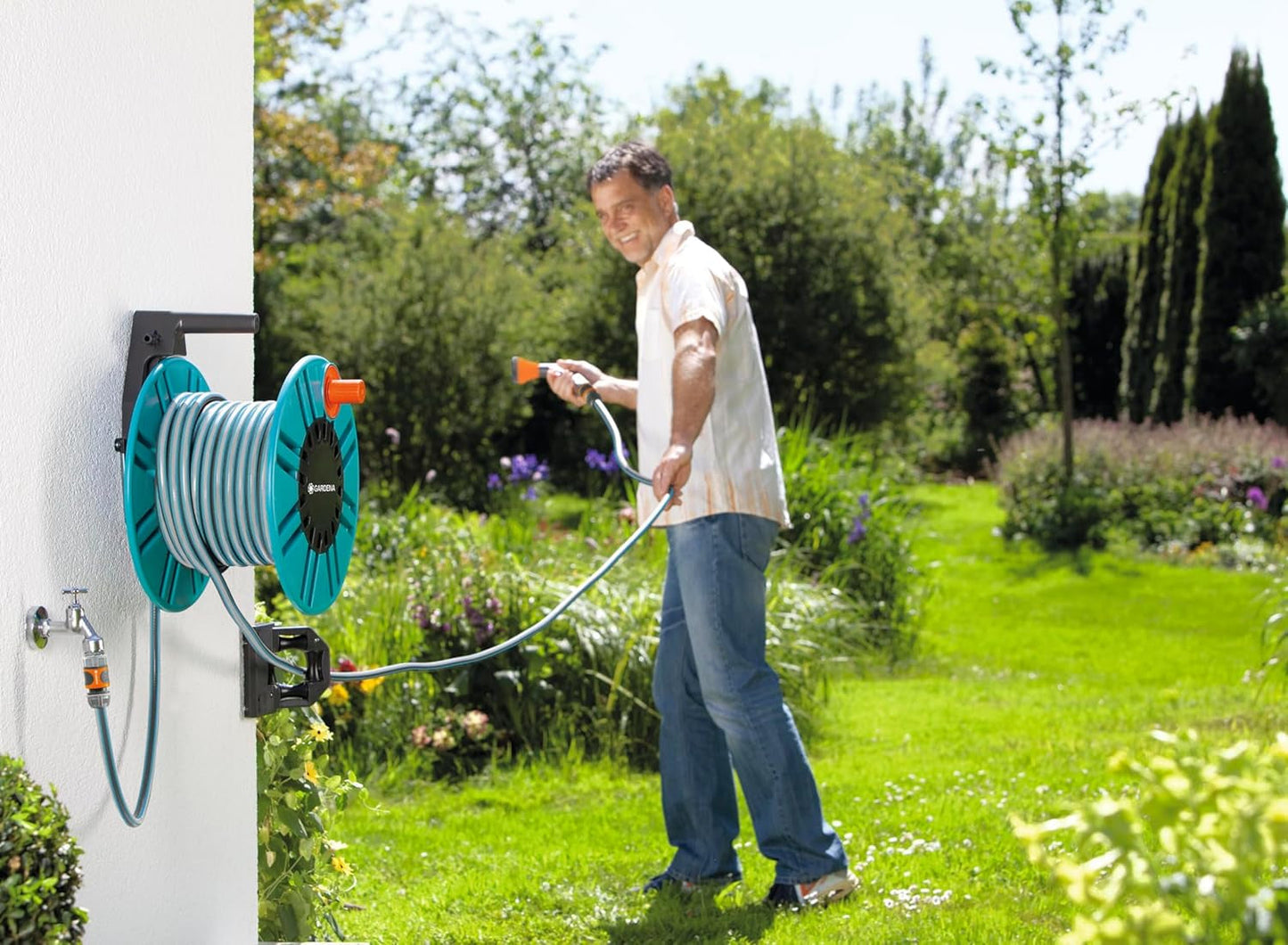 Rolă de furtun Gardena Classic de perete 60 cu rolă de ghidare a furtunului: Pentru montare ușoară pe perete, cu sistem anti-picurare, conexiune înclinată, capacitate mare, economie de spațiu (2650-88)
