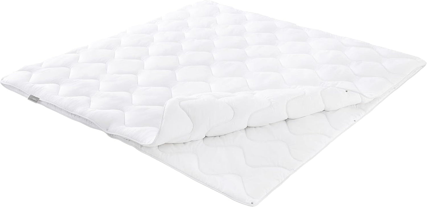 Traumnacht cuvertură de bază 4 sezoane, Pentru fiecare anotimp, Cu husă confortabilă din microfibră moale în 135 X 200 Cm, Alb, certificat Oeko Tex, Dezvoltat în Germania Plapumi si pilote Naty Shop 4 sezoane 135 X 200 Cm
