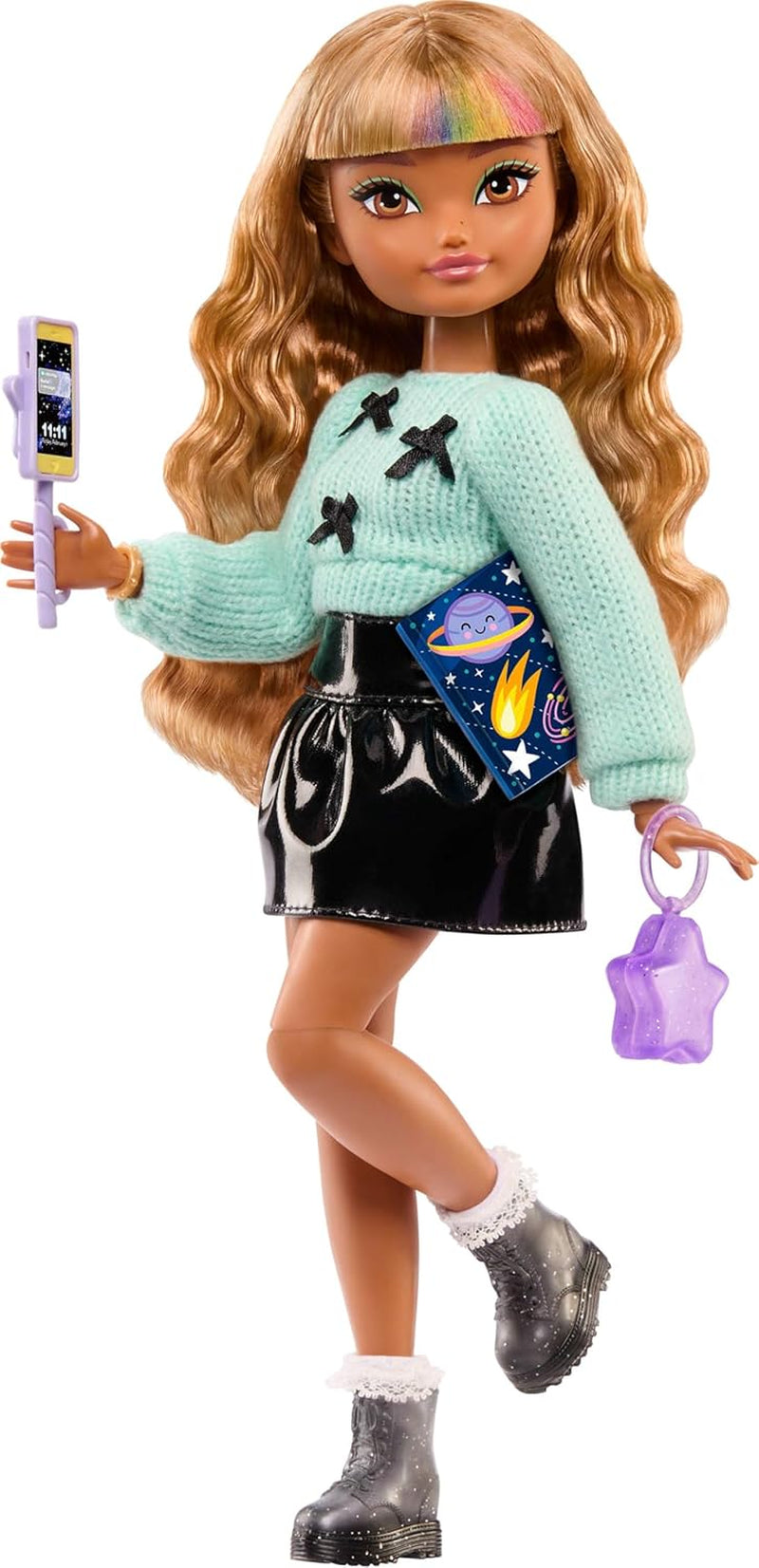 Păpușa Barbie Dream Besties și accesorii, Păpușa la modă Zia articulată cu aranjamente detașabile și păr șaten ondulat, 7 piese cu păr și lună, JGG36