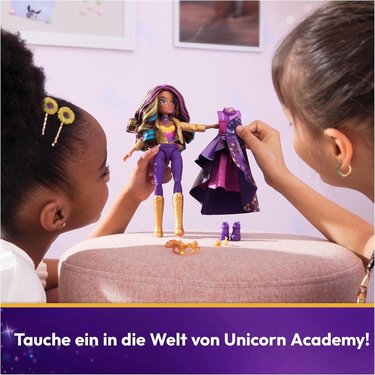 Unicorn Academy Deluxe Masked Ball Sophia - păpușă de 24 cm din popularul serial Netflix cu 2 ținute, dress-up clasic și joc de rol, vârsta 4+ Papusi Naty Shop