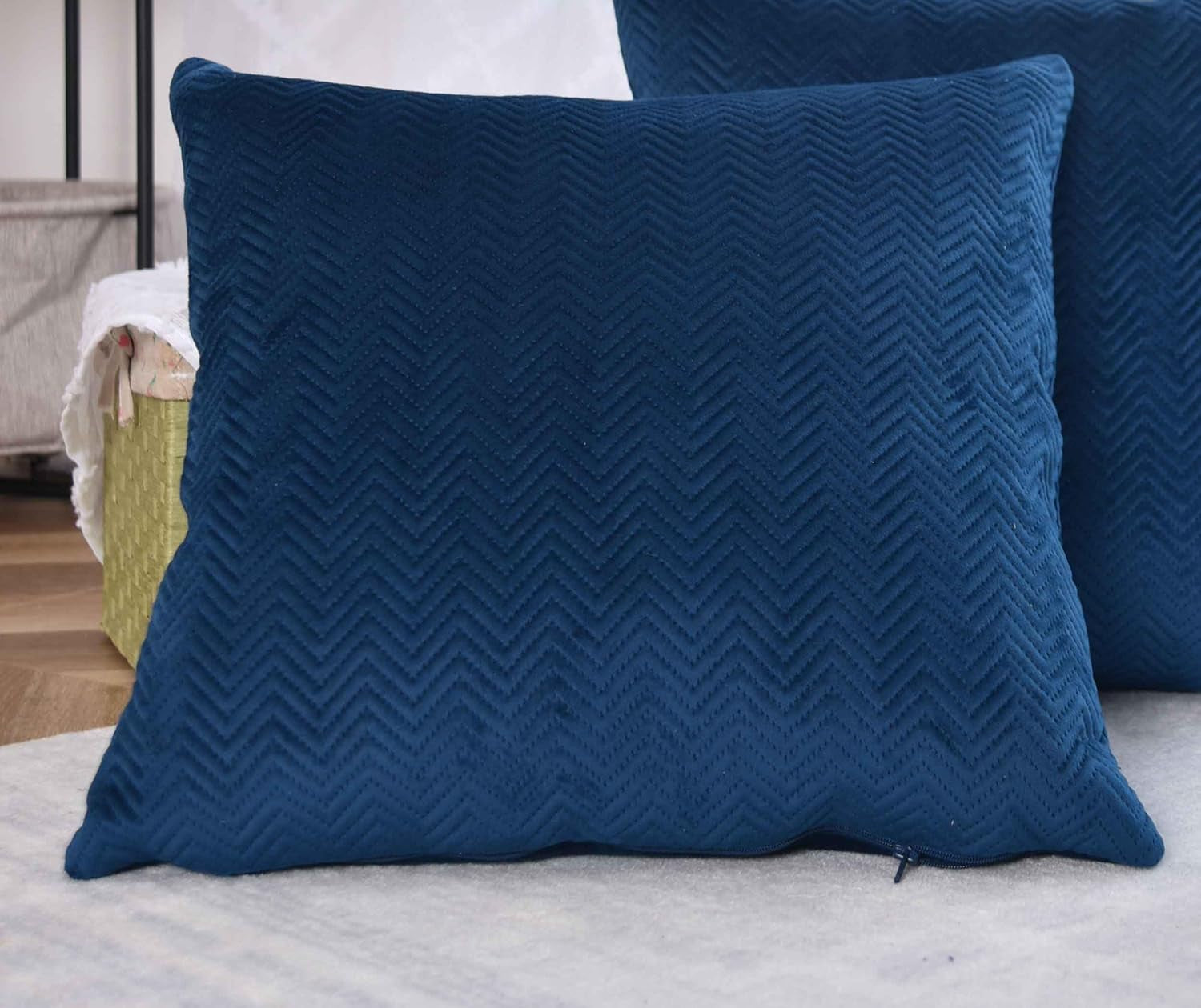 Cutie pentru perdele Pernă Pernă decorativă Lxw 45X45 Cm Verde Jacquard "Greta" Cu design în formă de heringbone Închidere cu fermoar ușor de întreținut Umplutură moale 320G - Varietate de culori, 2023510 Perne calatorie Naty Shop Albastru