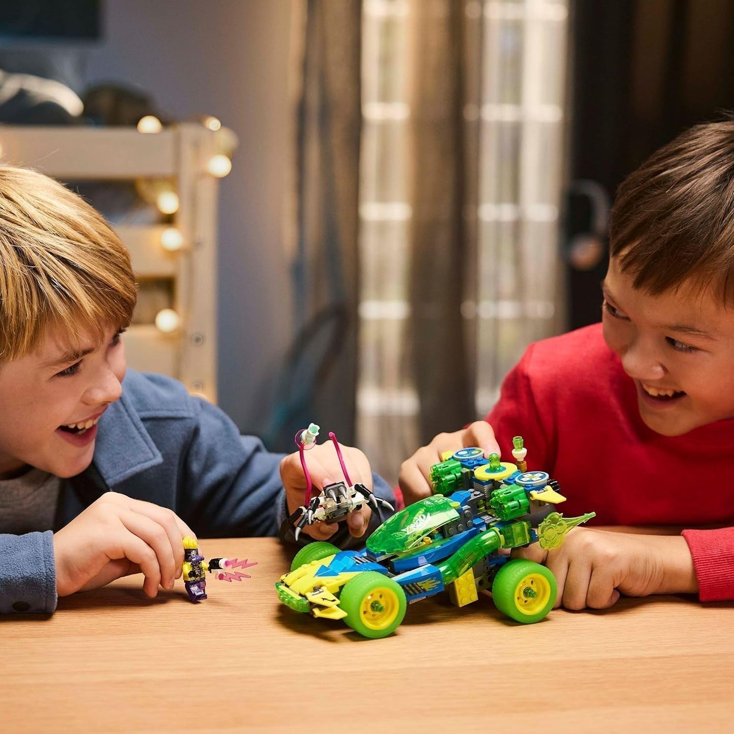 LEGO Dreamzzz Mateo cu mașina de curse de acțiune Z-Blob, set de joacă fantasy 2 în 1 cu vehicule, minifigurine și creaturi de vis pentru copii cu vârsta de peste 8 ani, cadou pentru băieți și fete 71491 Seturi de constructie Besuche den LEGO-Store