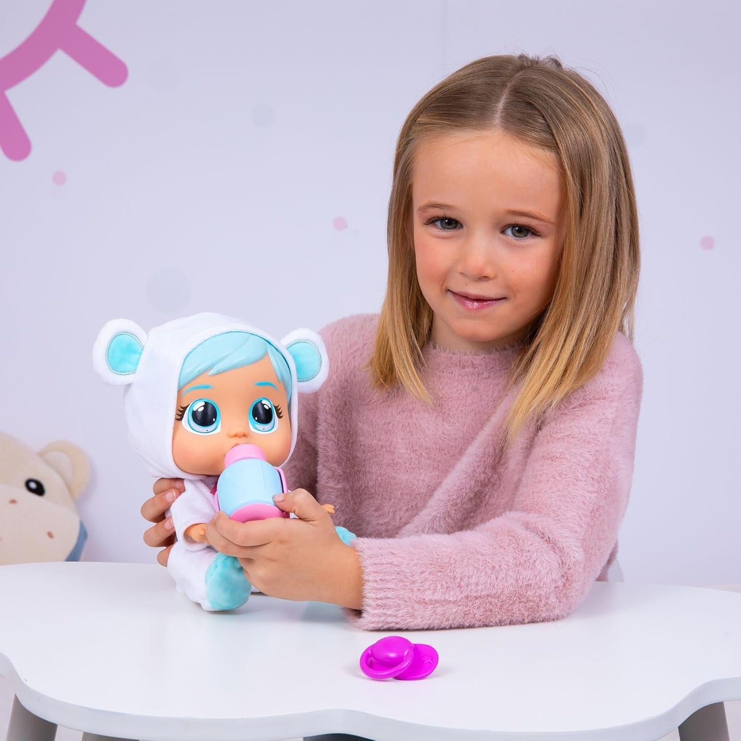 Păpușa Cry Babies Loving Care Kristal, păpușă bebelușă Kristal Loving Care cu 3 accesorii pentru joaca de-a doctorul, îngrijire și îngrijire, plânge cu lacrimi adevărate, jucărie pentru copii de la 18 luni