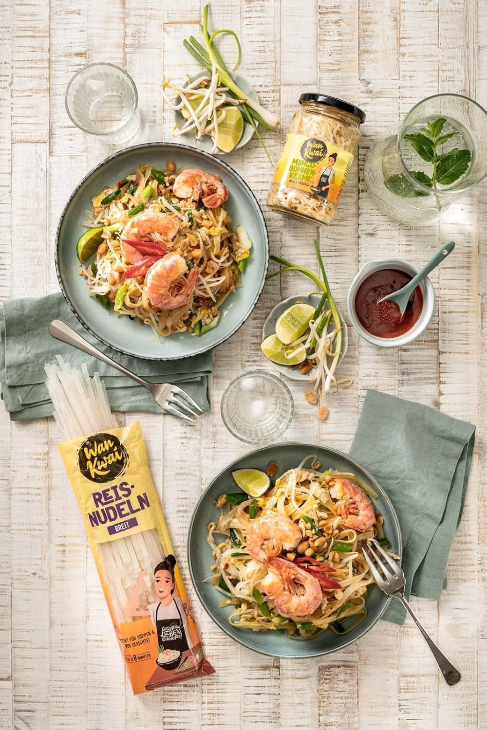 Tăiței lați de orez Wan Kwai 250g – Varietate autentică pentru Pad Thai, supe și multe altele. Vegani și fără gluten. Gata în 8 minute.
