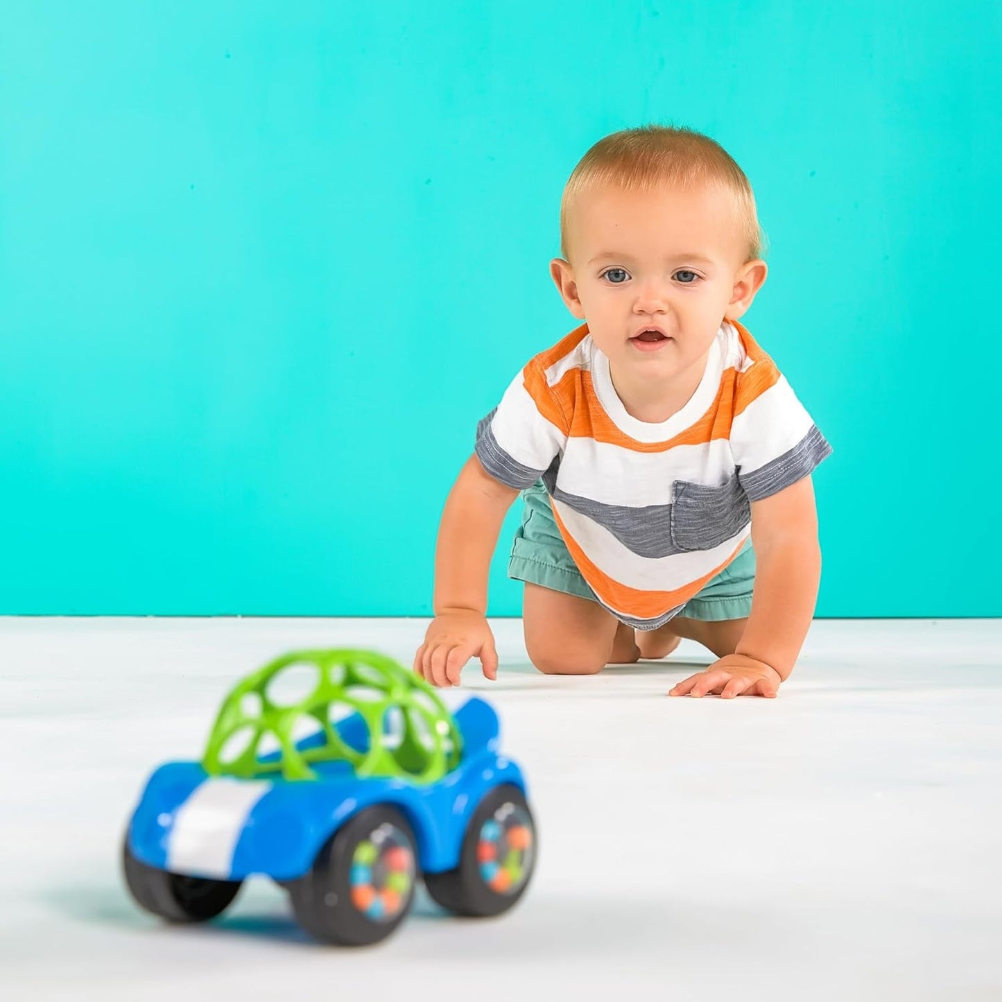 Bright Starts, Oball, mașină de jucărie cu zornăitor, verde-albastru Jucarii Bebe Naty Shop