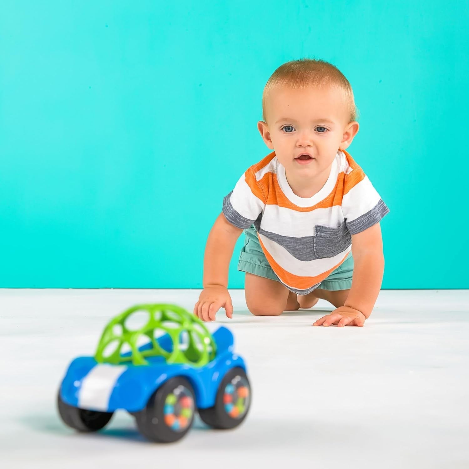 Bright Starts, Oball, mașină de jucărie cu zornăitor, verde-albastru Jucarii Bebe Naty Shop