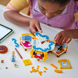 LEGO Ç€ Rochia prințesei Disney Cenușăreasa, jucărie pentru băieți și fete de la 9 ani - include un cuier pentru rochii, o mini păpușă Cenușăreasa și o figurină de șoarece - Playset creativ 43266 Seturi de constructie Besuche den LEGO-Store