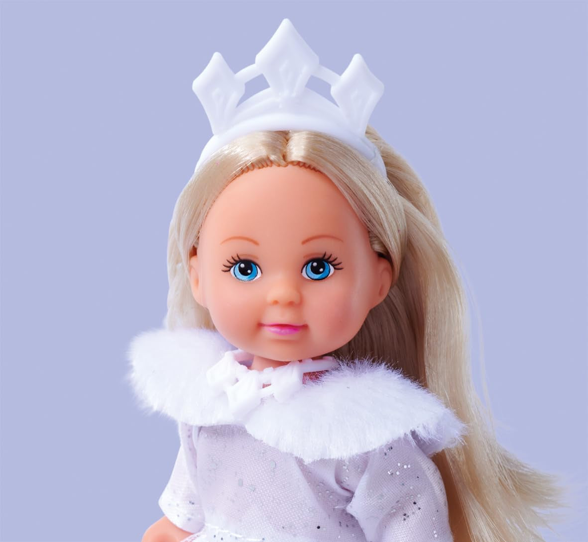 Simba Evi Prințesa Visurilor Iubirii, păpușă de joacă într-o rochie de iarnă de vis cu garnitură de blană și elemente cu sclipici, 12 cm, de la 3 ani