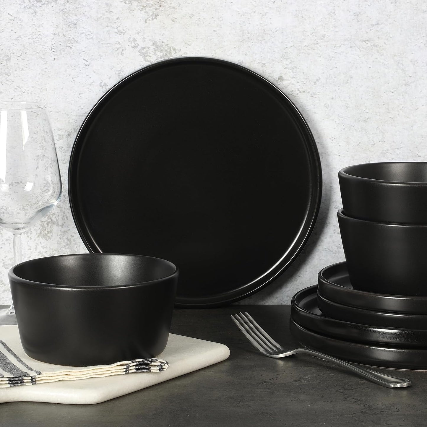 Set de veselă Bowery, 32 de piese, negru mat, gresie, farfurii, boluri și căni, serviciu pentru 8 persoane
