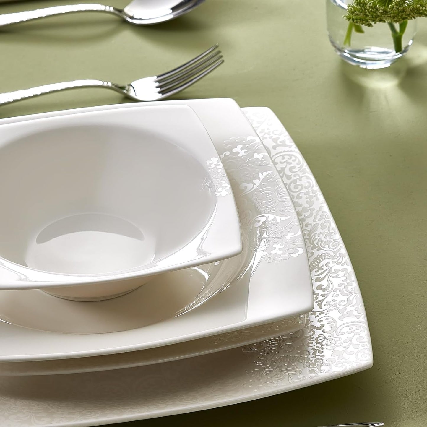 Set de veselă Karaca New Flava din porțelan, format din 24 de piese, pentru 6 persoane, alb, elegant și durabil, se poate spăla în mașina de spălat vase, perfect pentru uz zilnic și ocazii speciale