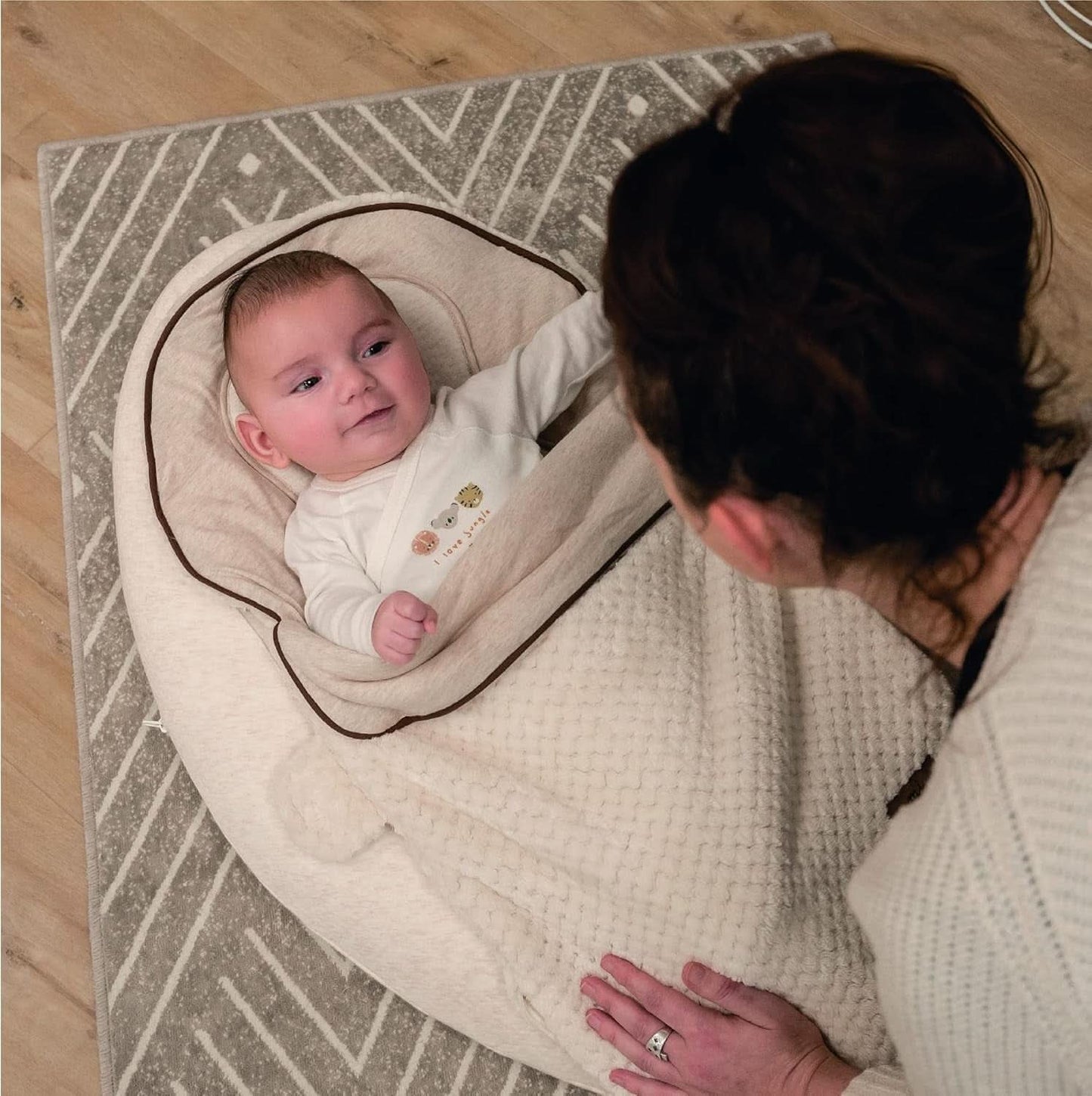 Pernă de alăptare multifuncțională, 4 în 1, Soft Nova, bej, pernă unică: 202 cm, fotoliu, 40 X 75 X 22 cm Accesorii Hrana si Alaptare Bebe Naty Shop