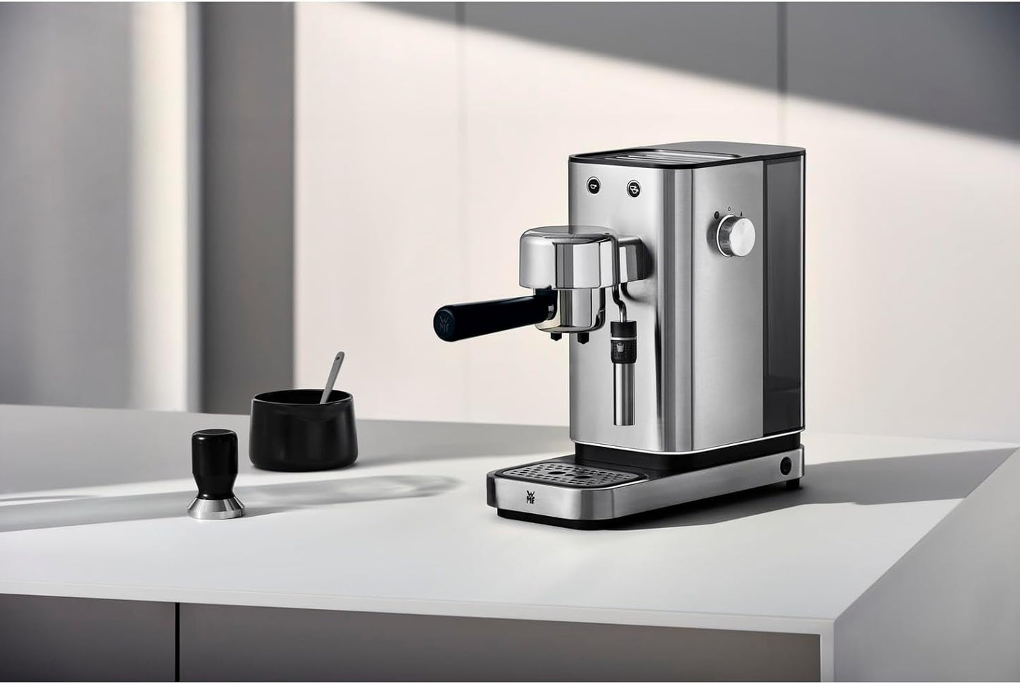 Espressor WMF Lumero, portafiltru, 1400 wați, portafiltru, 3 inserții, pentru 1-2 cești de espresso, inclusiv pentru capsule, 15 bar, suport pentru cești, spumator de lapte, oțel inoxidabil mat
