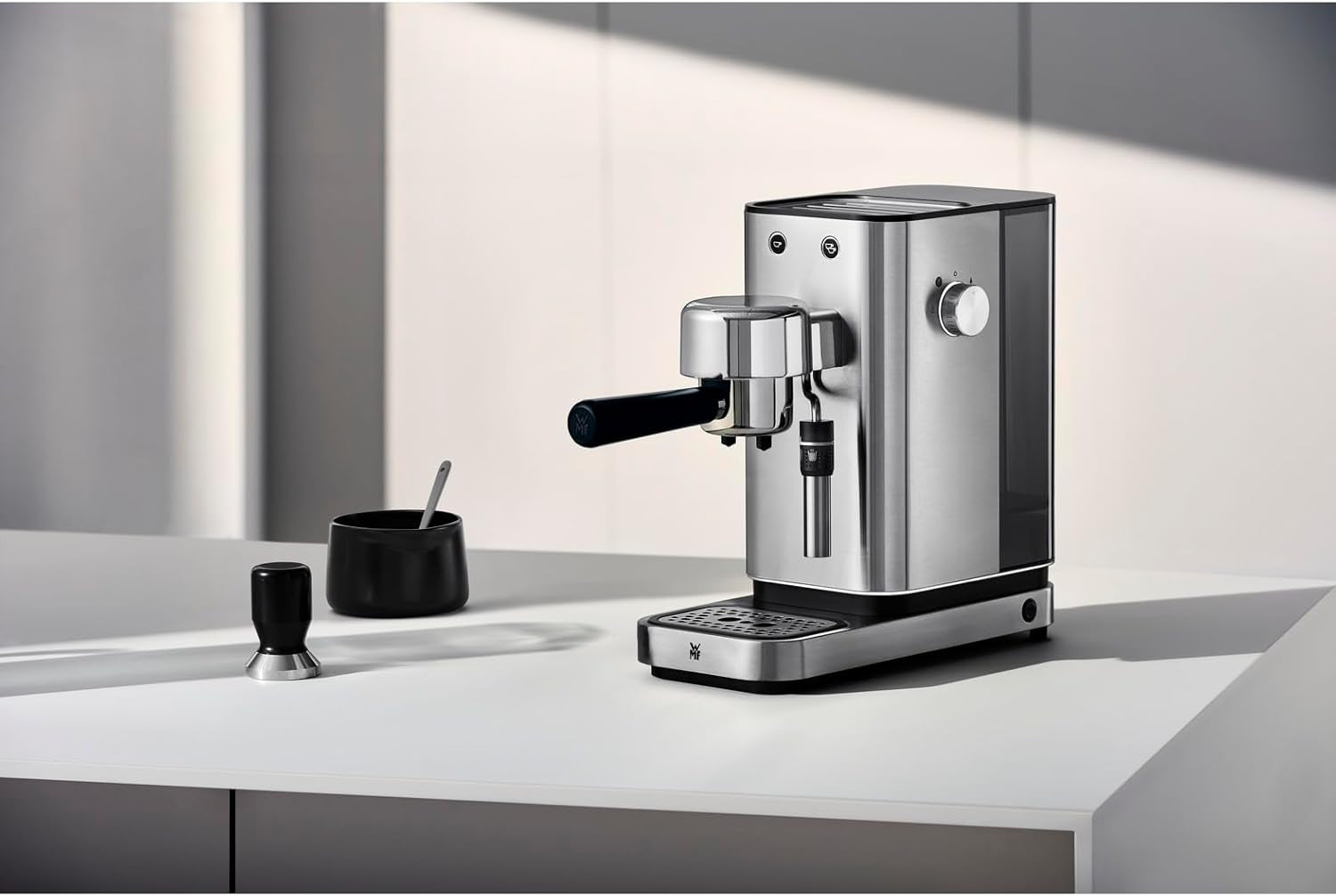 Espressor WMF Lumero, portafiltru, 1400 wați, portafiltru, 3 inserții, pentru 1-2 cești de espresso, inclusiv pentru capsule, 15 bar, suport pentru cești, spumator de lapte, oțel inoxidabil mat