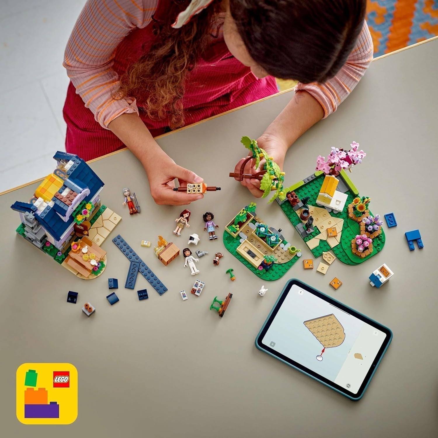 LEGO Friends House And Flower Garden The Beekeeper, set de construcție, set de joacă în natură, cadou pentru fete de la 12 ani, set cu model construibil, 4 minifigurine și figuri de animale, pisică și iepure 42669 Seturi de constructie Besuche den LEGO-Store